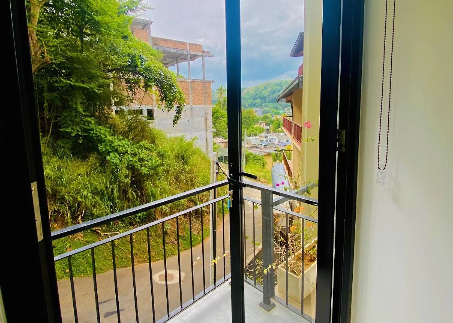 'Kandy Lake Round Apartment